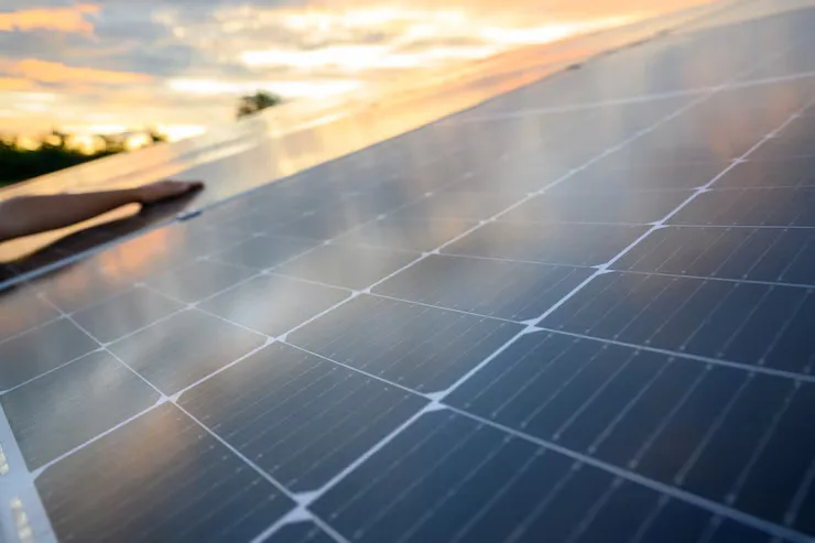 Installation panneaux solaires à Montreuil — adekwatts